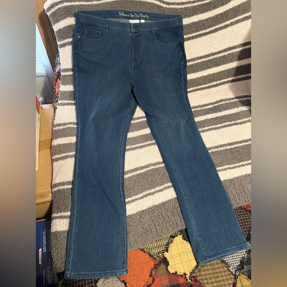 NWOT BELLE BY KIM GRAVEL PULL ON 
SIZE:20W/TALL
STRAIGHT LEG